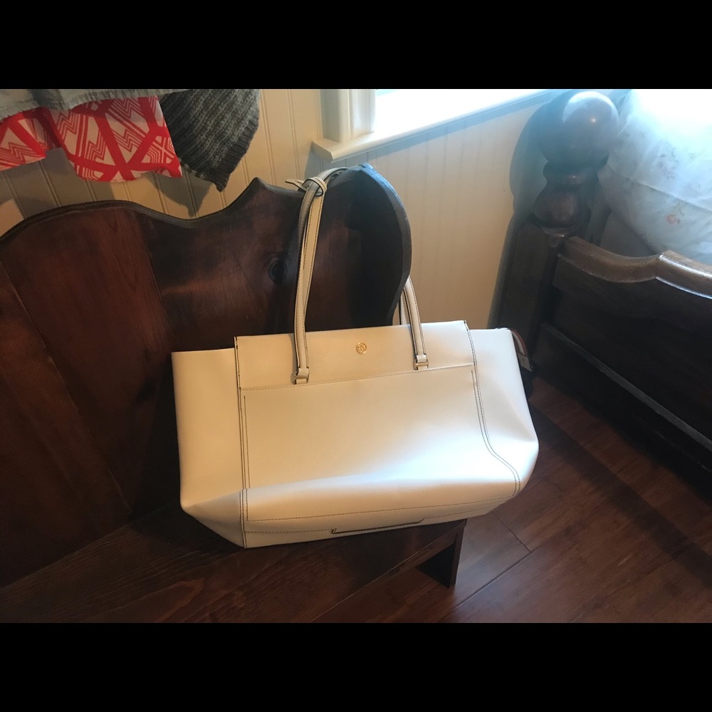 Tory Burch White Leather Robinson Tote.
